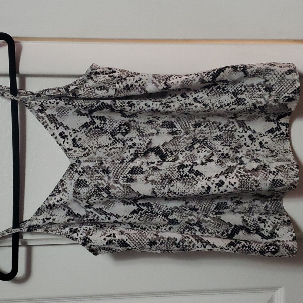 SANCTUARY  NWOT Snakeskin Print Sleeveless Blouse